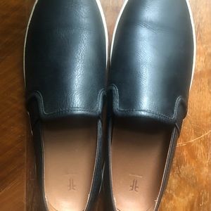 Men’s 9.5 𝗙𝗥𝗬𝗘 𝗟𝗲𝗮𝘁𝗵𝗲𝗿 𝗔𝘀𝘁𝗼𝗿 𝗦𝗹𝗶𝗽-𝗢𝗻 𝗦𝗻𝗲𝗮𝗸𝗲𝗿𝘀